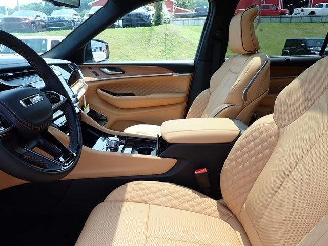 New 2026 Bright White Clear-Coat Exterior Paint Jeep Summit image 12