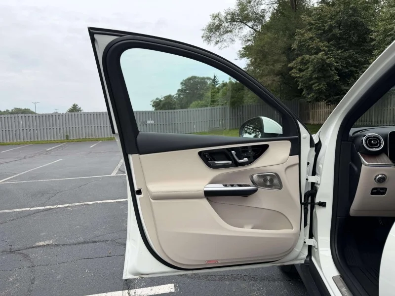 Used 2026 WHITE Mercedes-Benz GLC 300 image 18