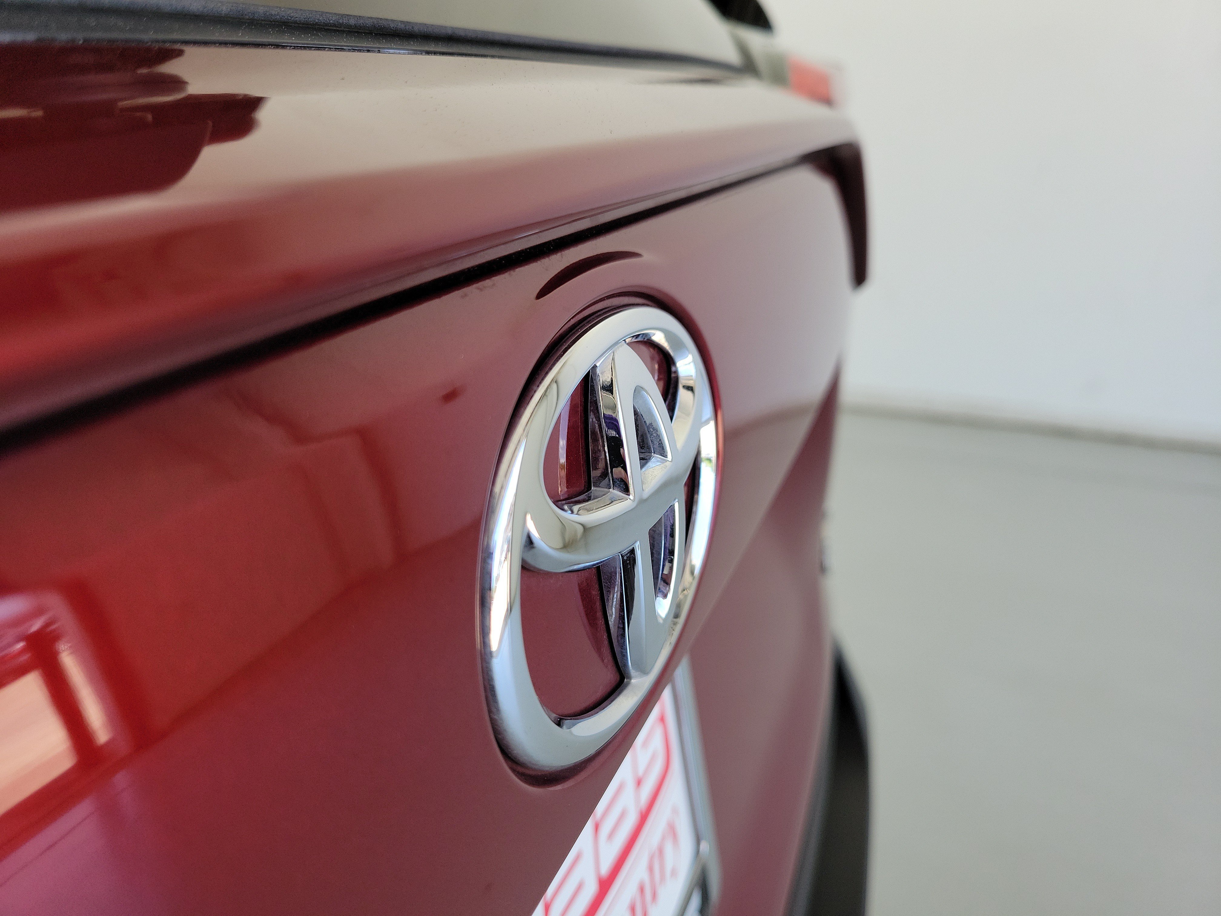 Used 2025 Ruby Flare Pearl Toyota XLE image 10