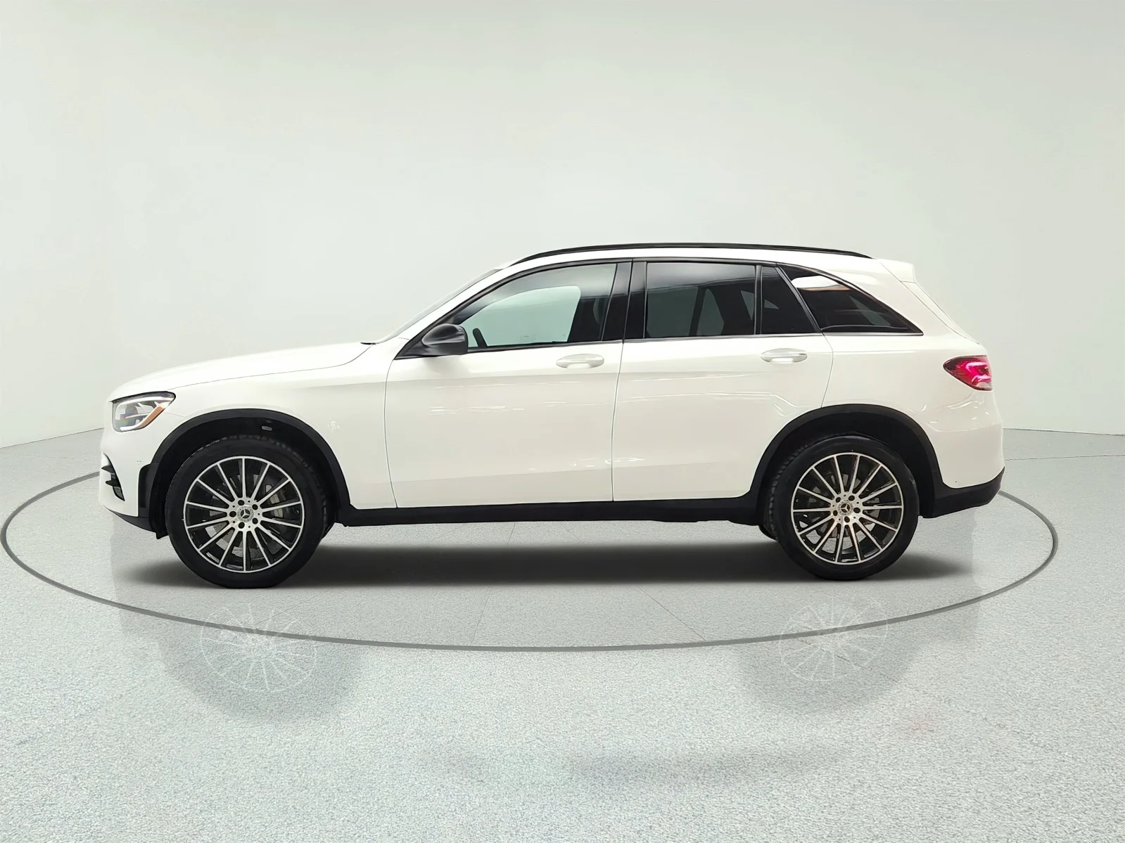 Used 2022 Polar White Mercedes-Benz GLC 300 SUV image 8