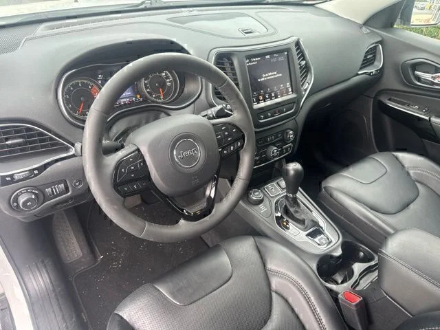 Used 2023 White Jeep Altitude image 14