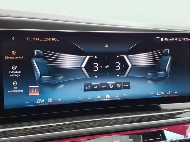 Used 2025  BMW 740i xDrive image 10