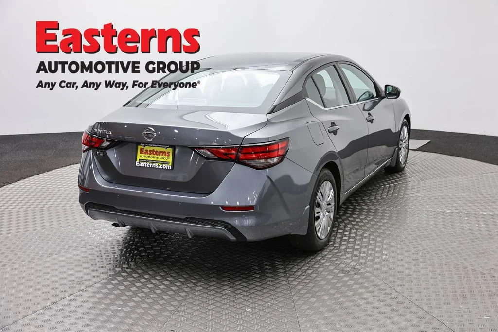 Used 2023 Gray Nissan S image 5