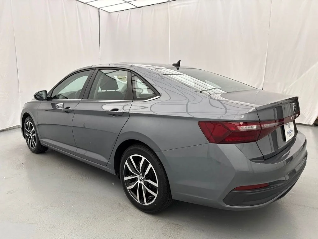 Used 2025  Volkswagen 1.5T SE image 5