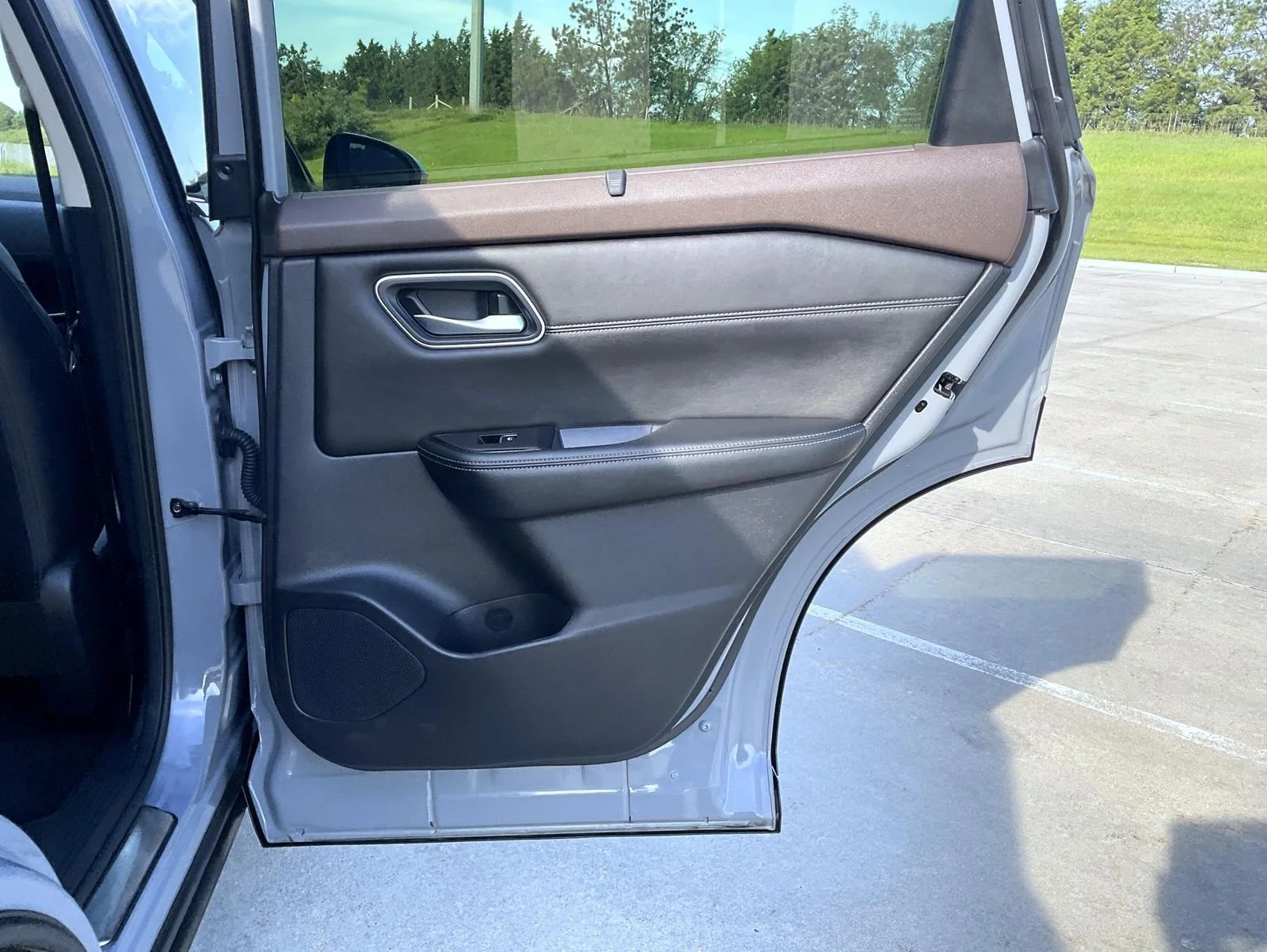 Used 2023 Gray Nissan Platinum image 20