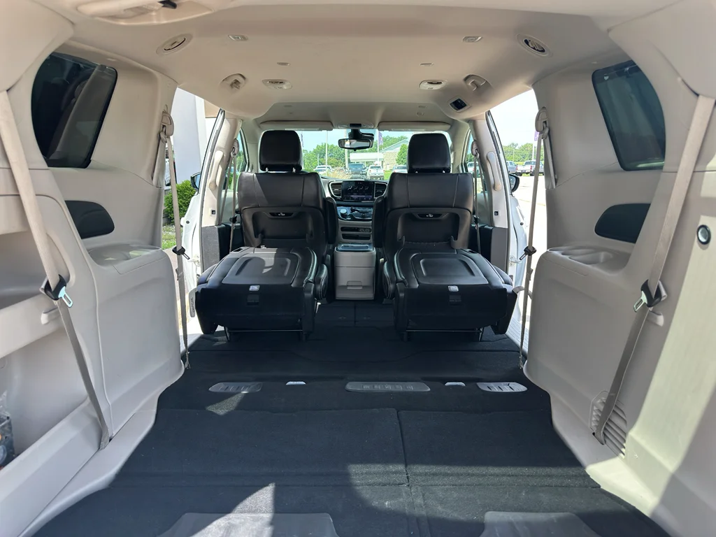 Used 2024 White Chrysler Touring L image 35