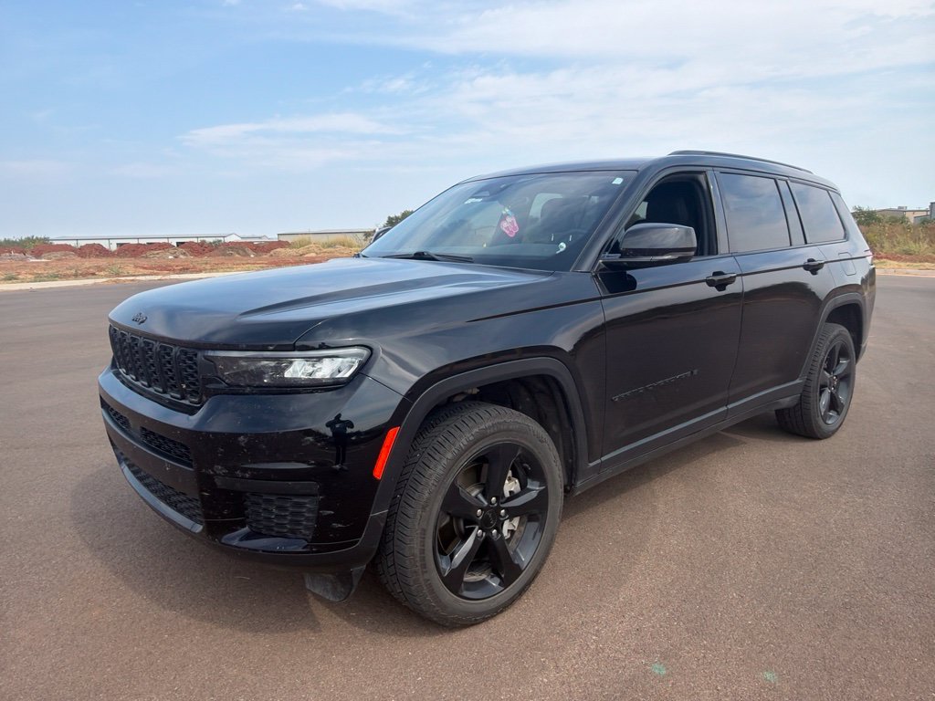 Used 2022 Diamond Black Jeep Altitude image 1