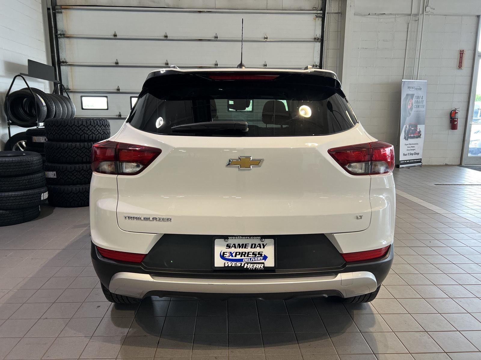 Used 2022 Summit White Chevrolet LT image 27
