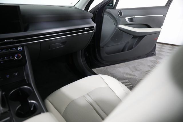 New 2026 Blue Hyundai SE image 22