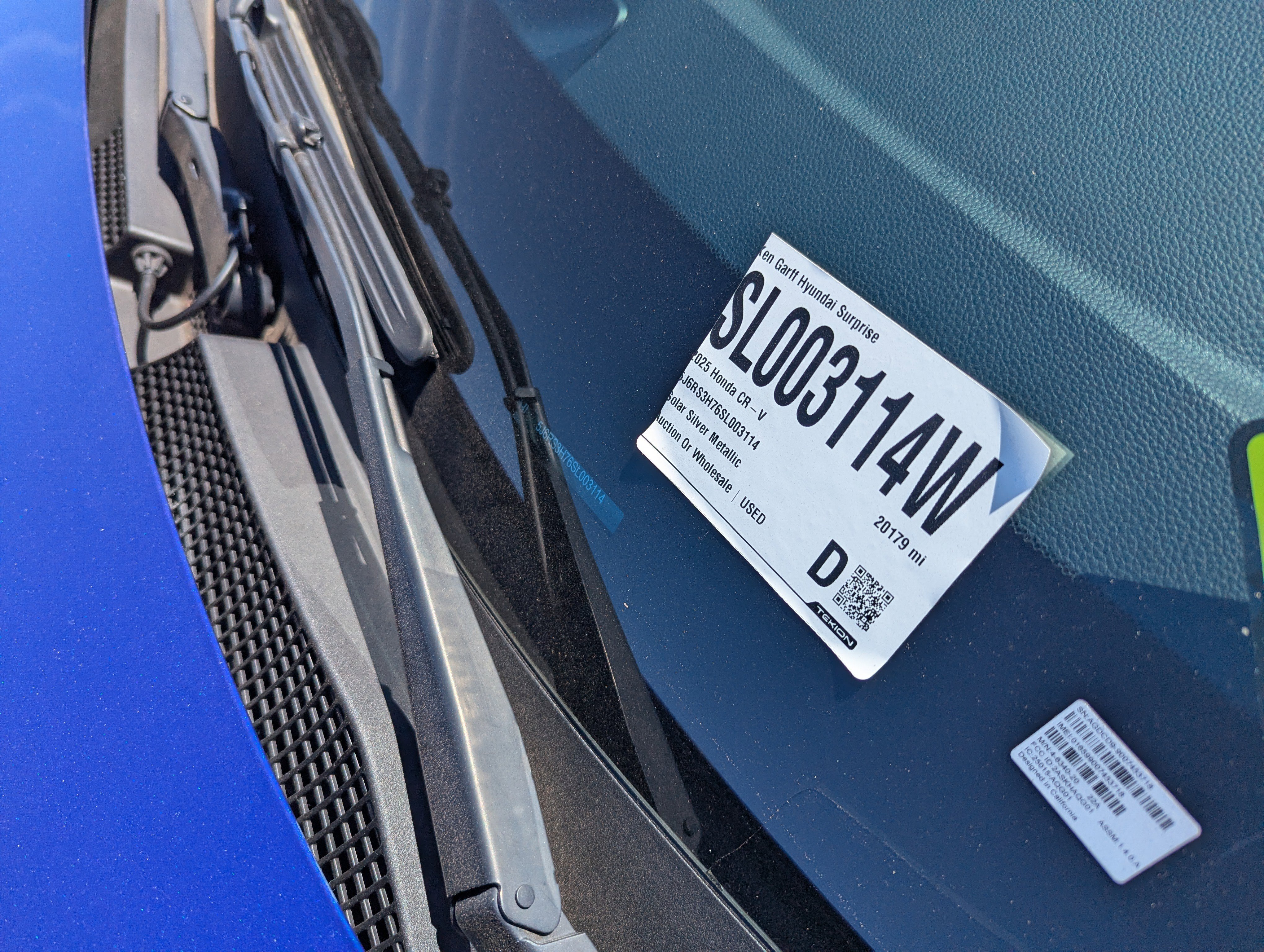 Used 2025 Solar Silver Metallic Honda EX-L image 34