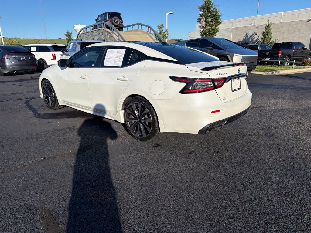 Used 2019 White Nissan SR image 5