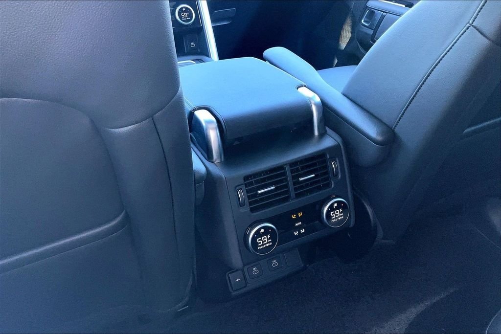 Used 2025 White Land Rover Dynamic SE image 25