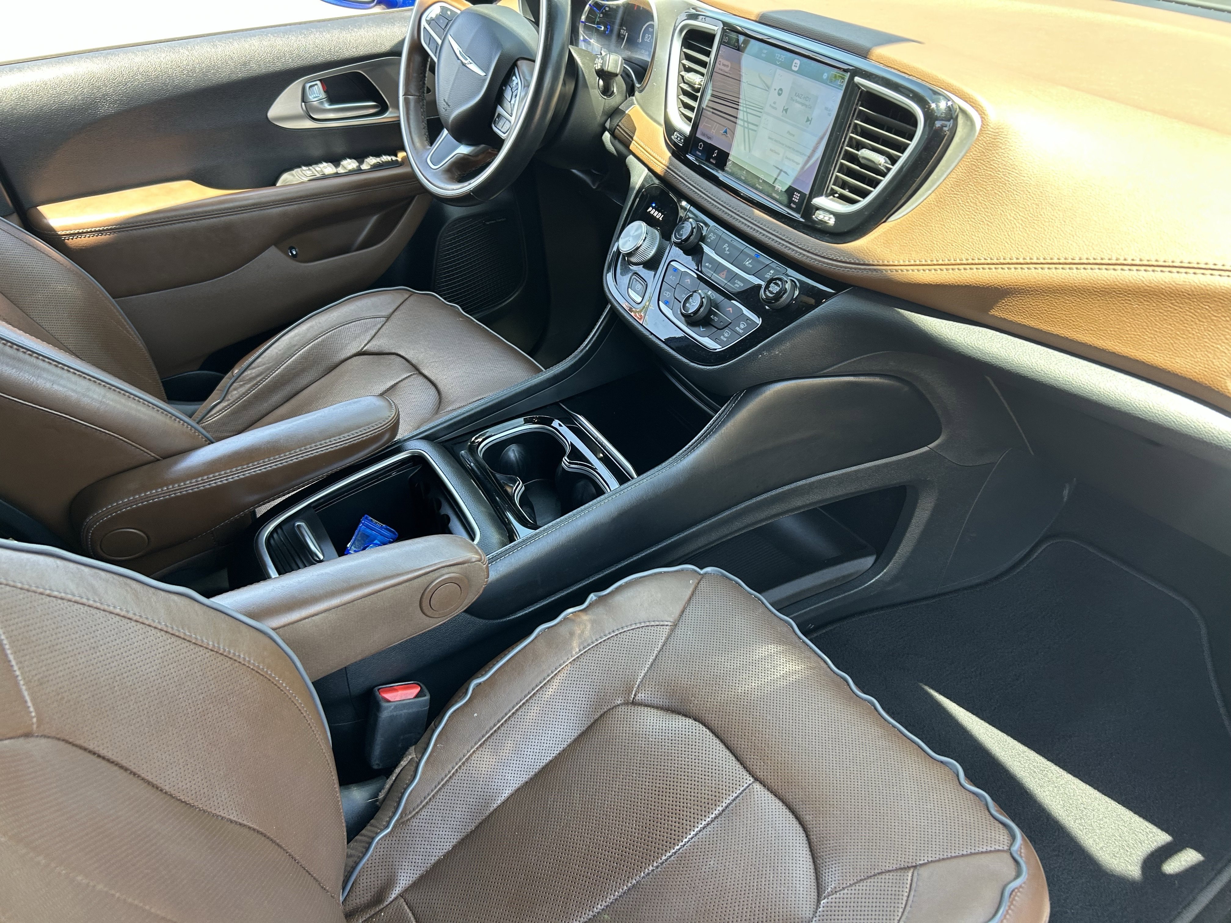 Used 2021 Ocean Blue Metallic Chrysler Hybrid Limited image 13