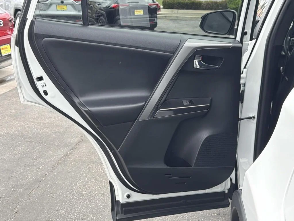 Used 2016 SUPER WHITE Toyota SE image 23