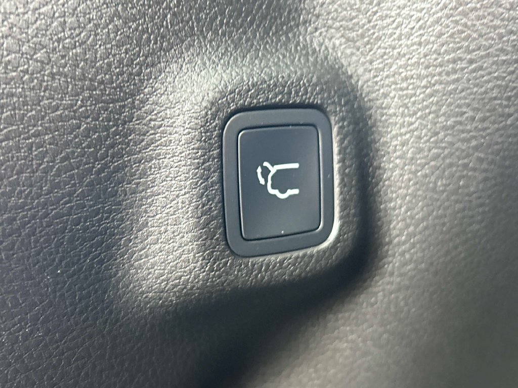 Used 2023 Gray Jeep Latitude image 12