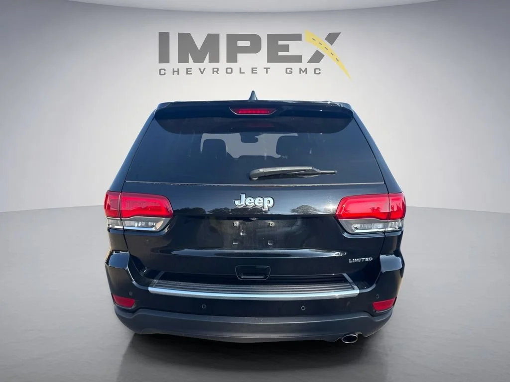 Used 2018  Jeep Limited image 4