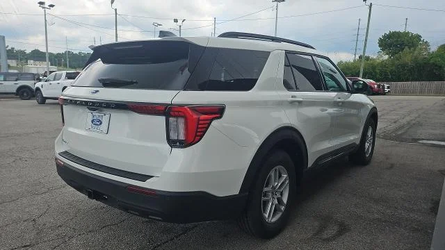 New 2026 Star White Metallic Tri-Coat Ford Active RWD image 27