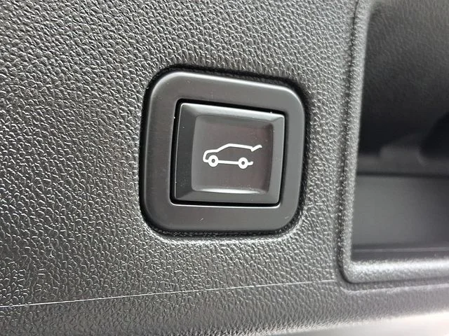 Used 2020 Black GMC SLT image 32