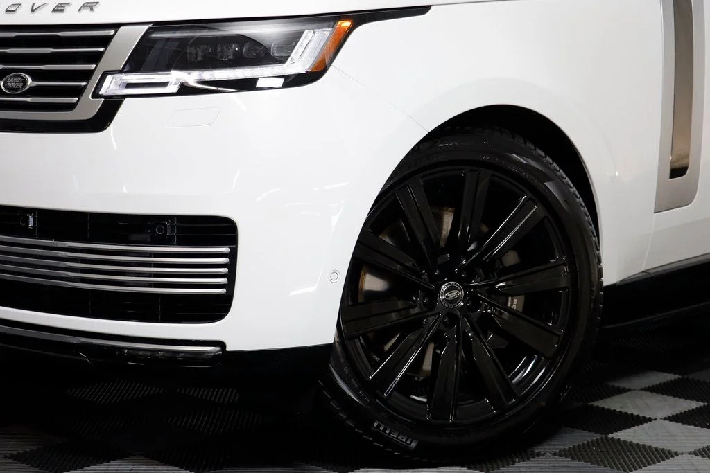 New 2025 White Land Rover SV image 5