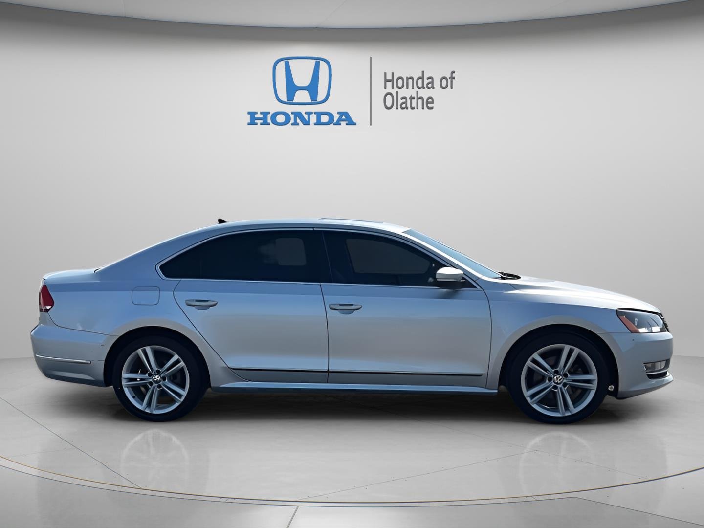 Used 2014 Volkswagen Passat SEL Premium with VIN 1VWCN7A38EC100978 for sale in Kansas City