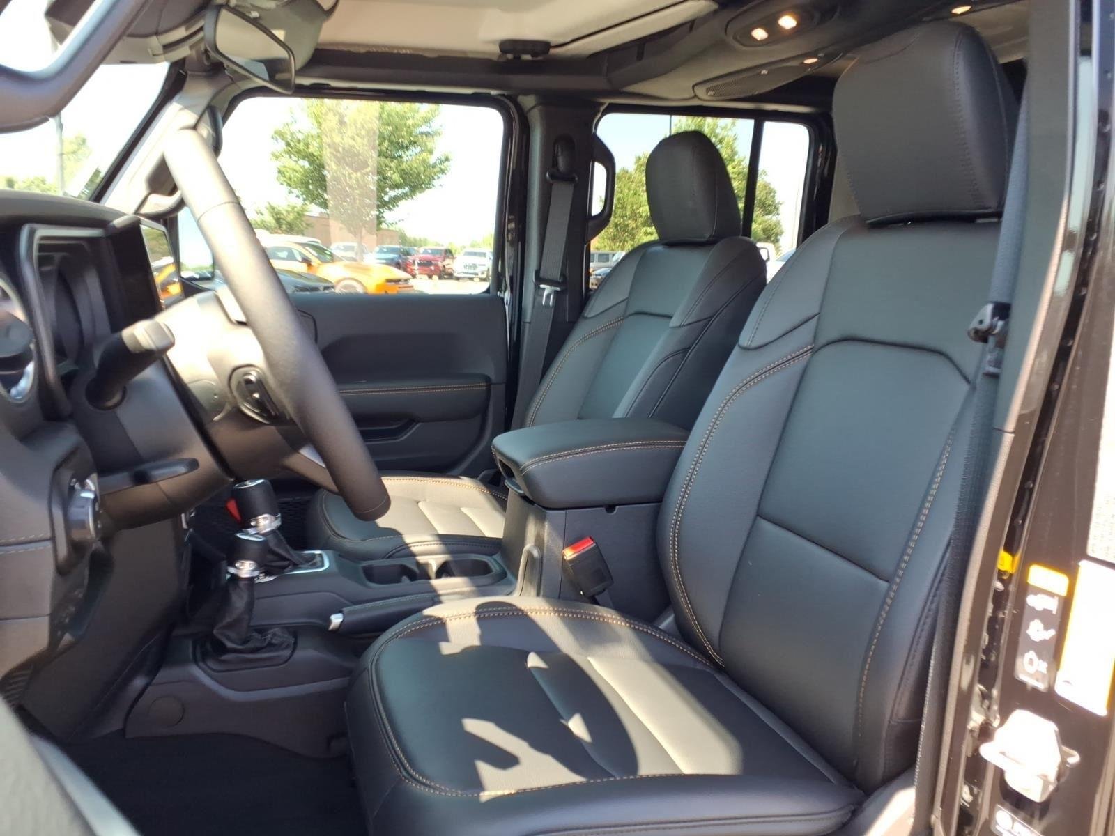 New 2026 Black Clear-Coat Exterior Paint Jeep Sahara image 18