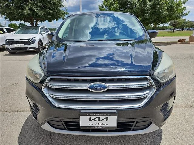Used 2017 Shadow Black Ford SE Front-wheel Drive image 7