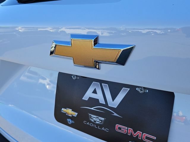 New 2026 Summit White Chevrolet LT image 29