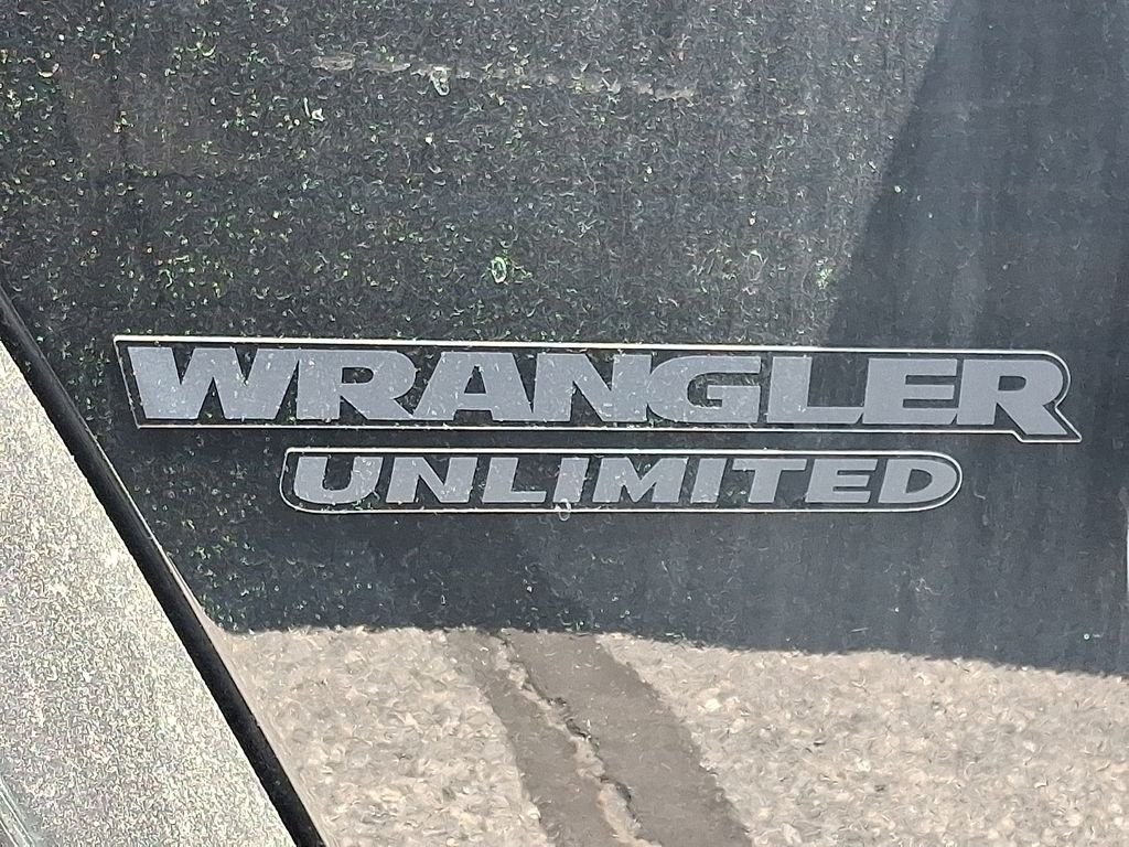 Used 2017 Black Jeep Unlimited Sahara image 10