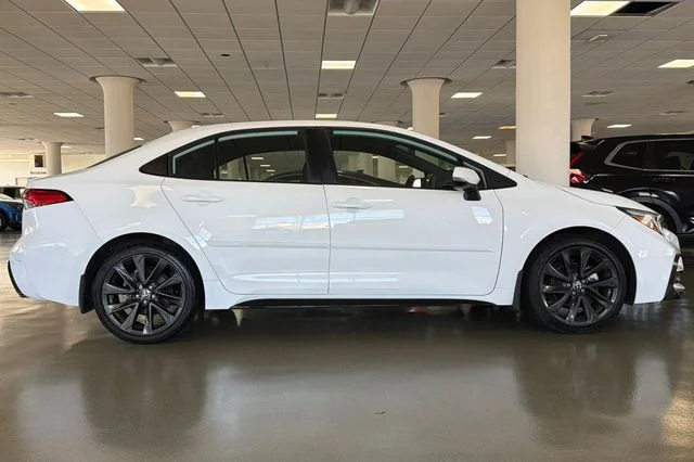 Used 2024 Ice Cap Toyota SE image 3
