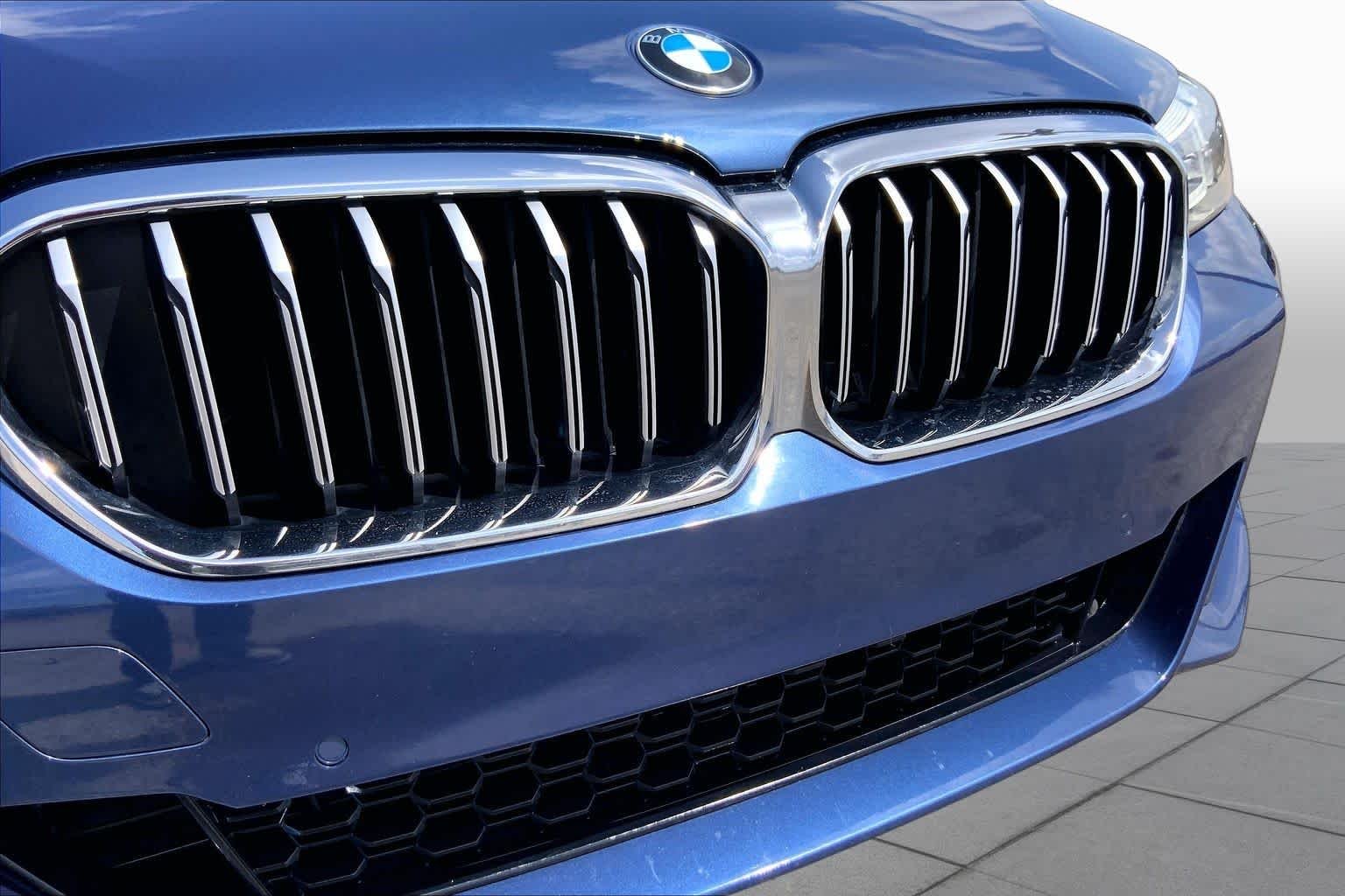 Used 2023 Phytonic Blue Metallic BMW 540i image 29
