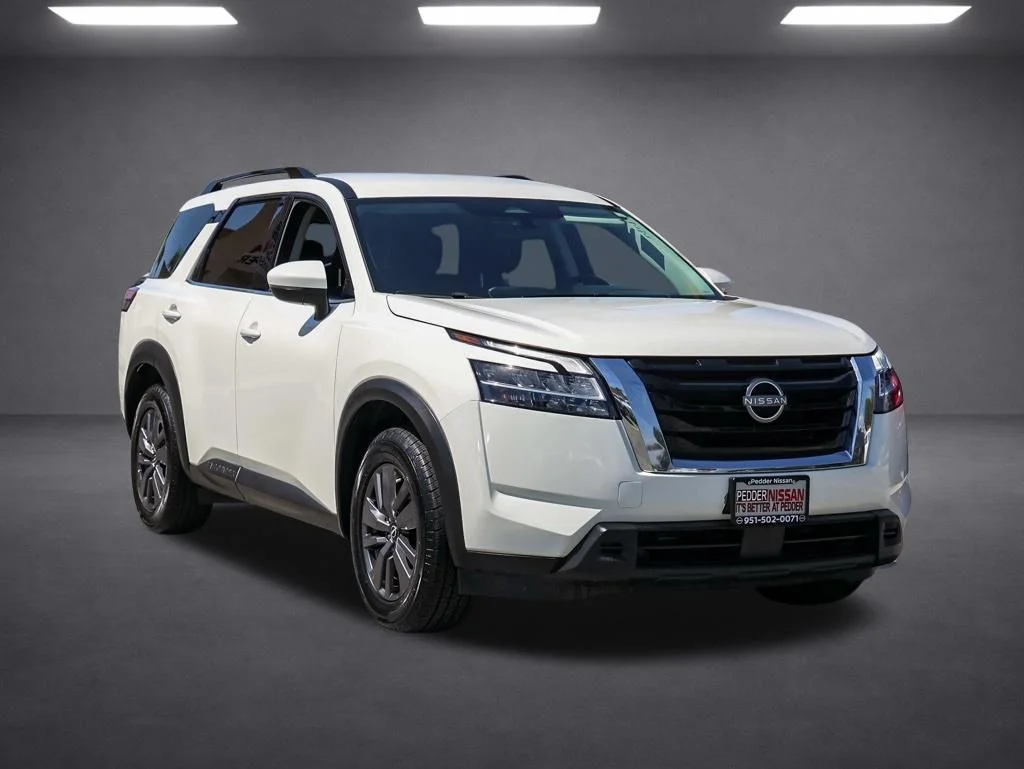 2022 Nissan Pathfinder SV 2WD's photo