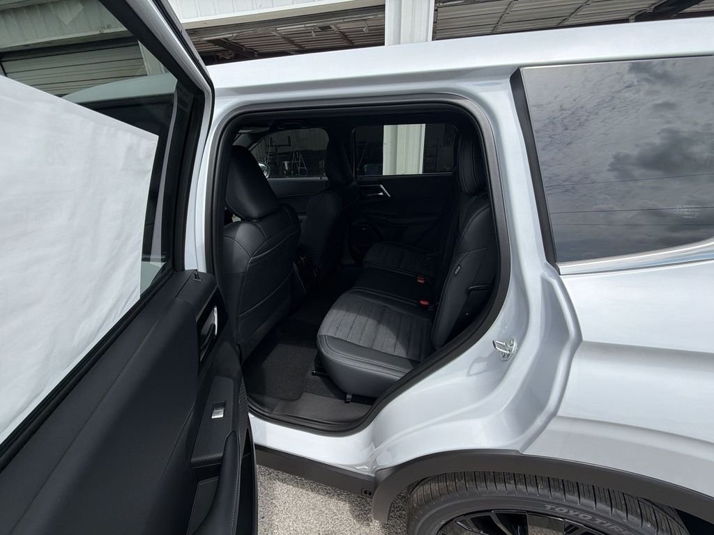 New 2026 White Mitsubishi LE image 21