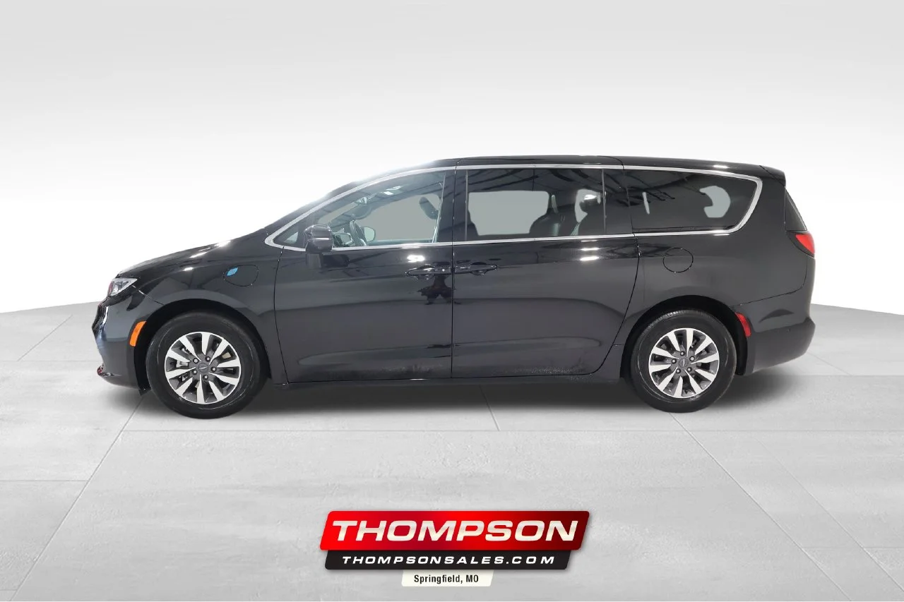 2025 Chrysler Pacifica PHEV