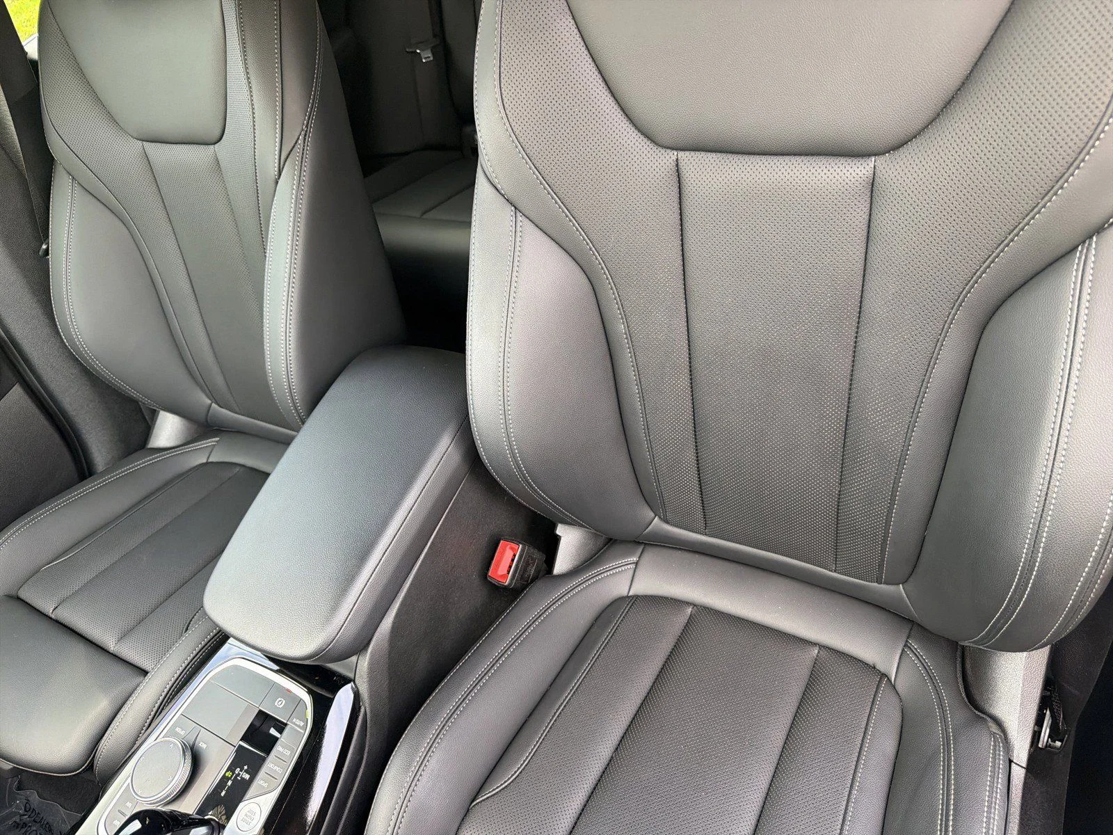 Used 2023 Aventurin Red Metallic BMW sDrive30i image 23