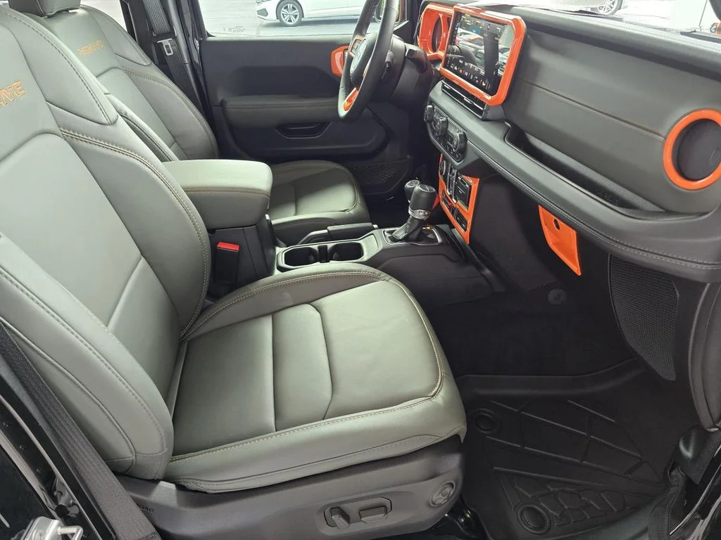 Used 2025 Black Clearcoat Jeep Mojave X image 22