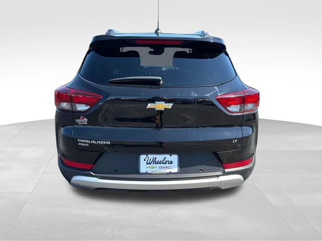 Used 2022 Mosaic Black Metallic Chevrolet LT image 4