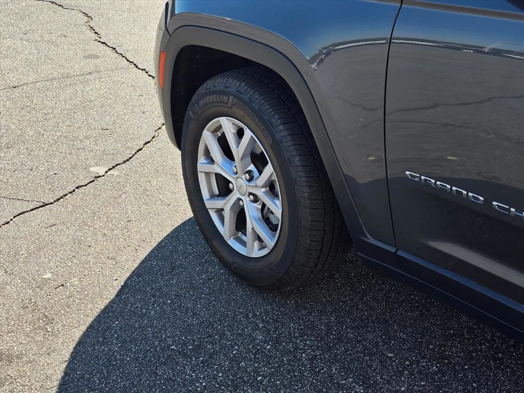 Used 2022 Gray Jeep Limited image 19