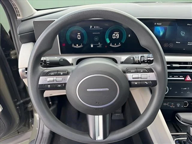 Used 2025 Green Hyundai SEL image 24