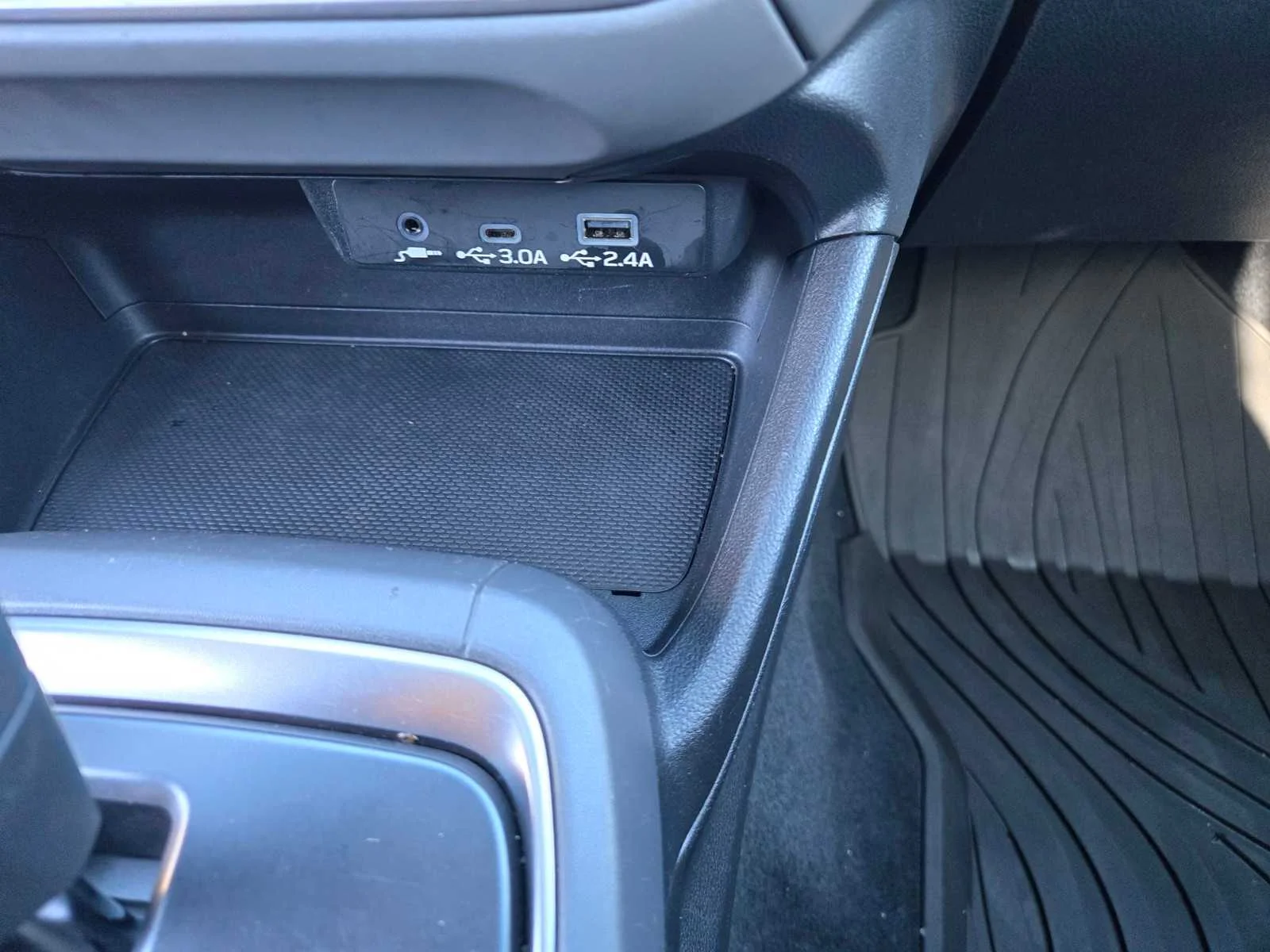 Used 2025  Subaru Premium image 18