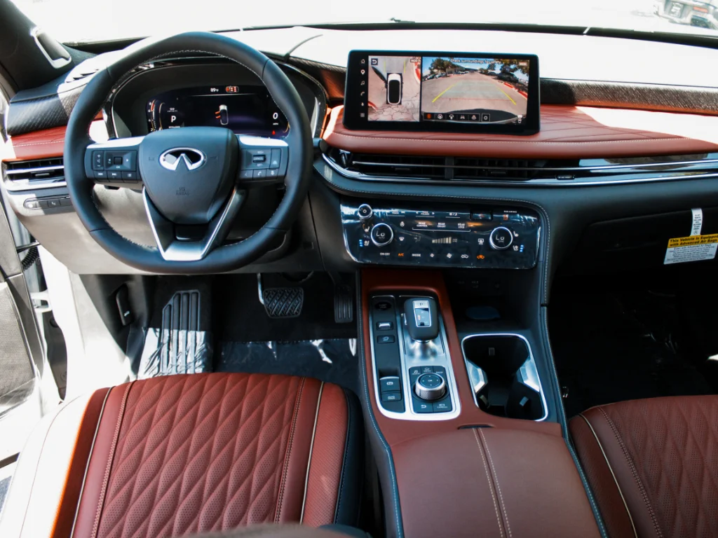 New 2027 2T RAD WHT INFINITI Autograph AWD image 30