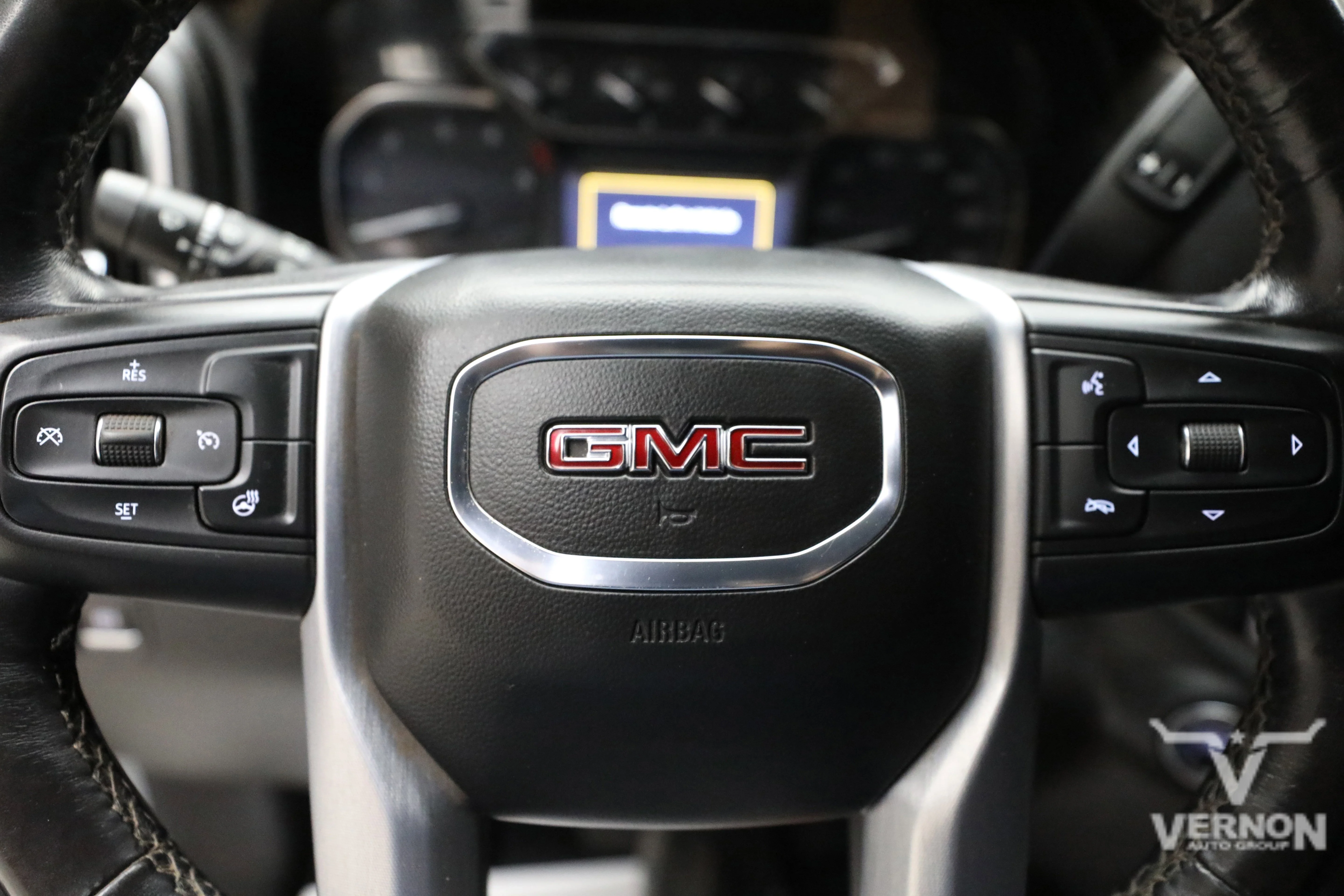 Pre-Owned 2022 GMC Sierra 2500HD SLT Crew Cab 4x4 Flatbed