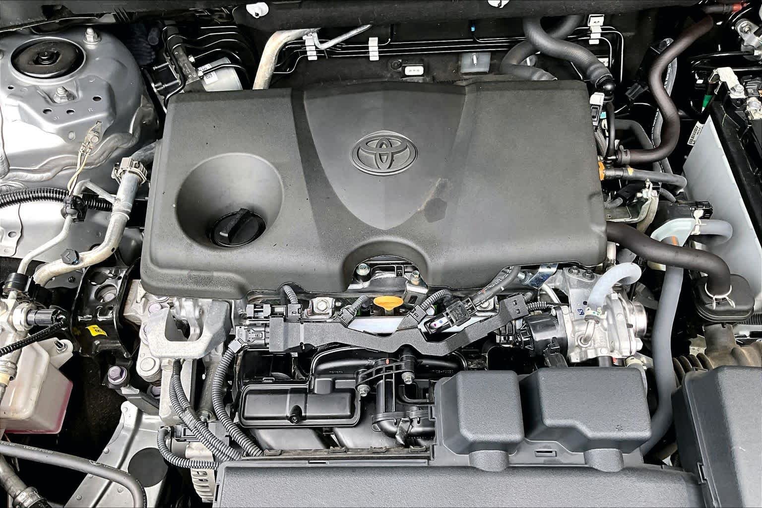 Used 2025 Silver Sky Metallic Toyota XLE image 33