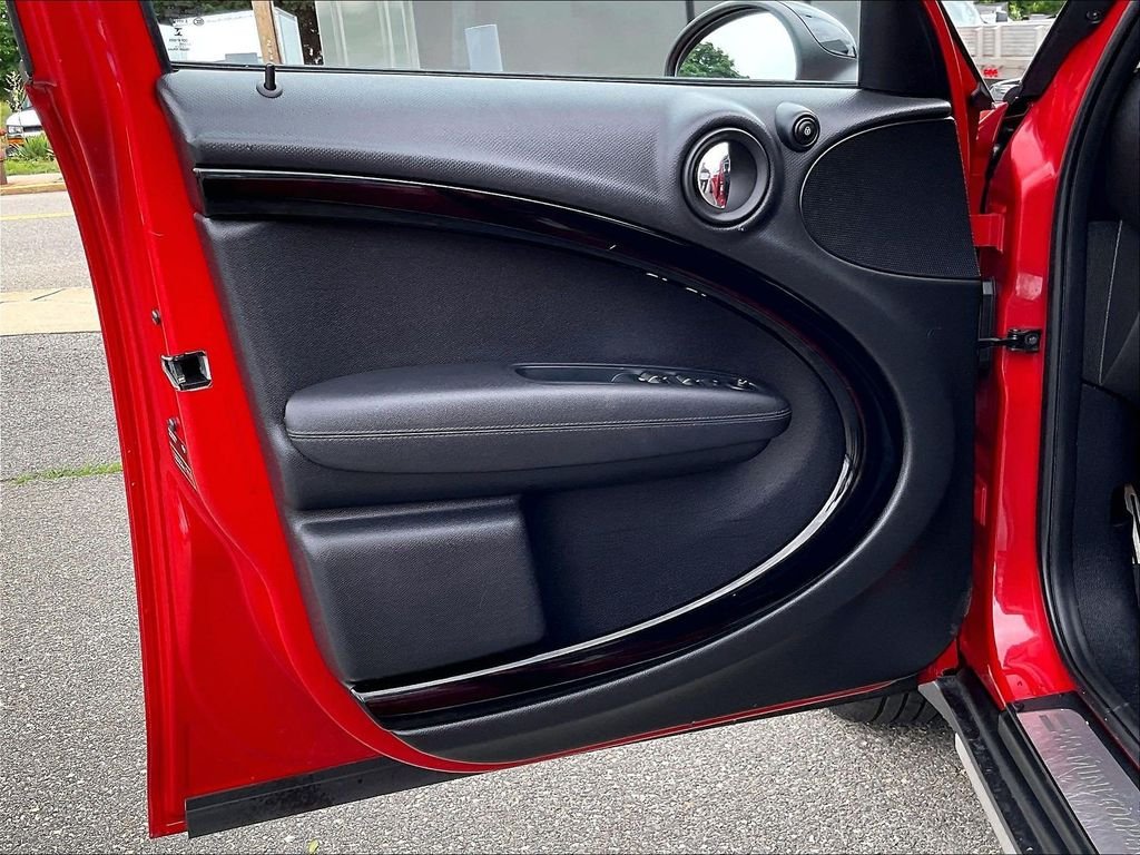 Used 2015 Red MINI Base image 9