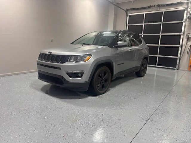 Used 2020 Silver Jeep Latitude image 2