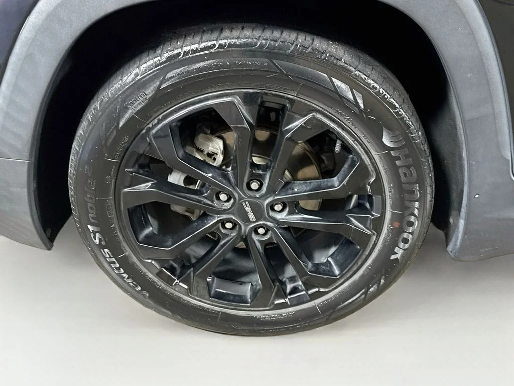 Used 2019 Black GMC SLE image 38