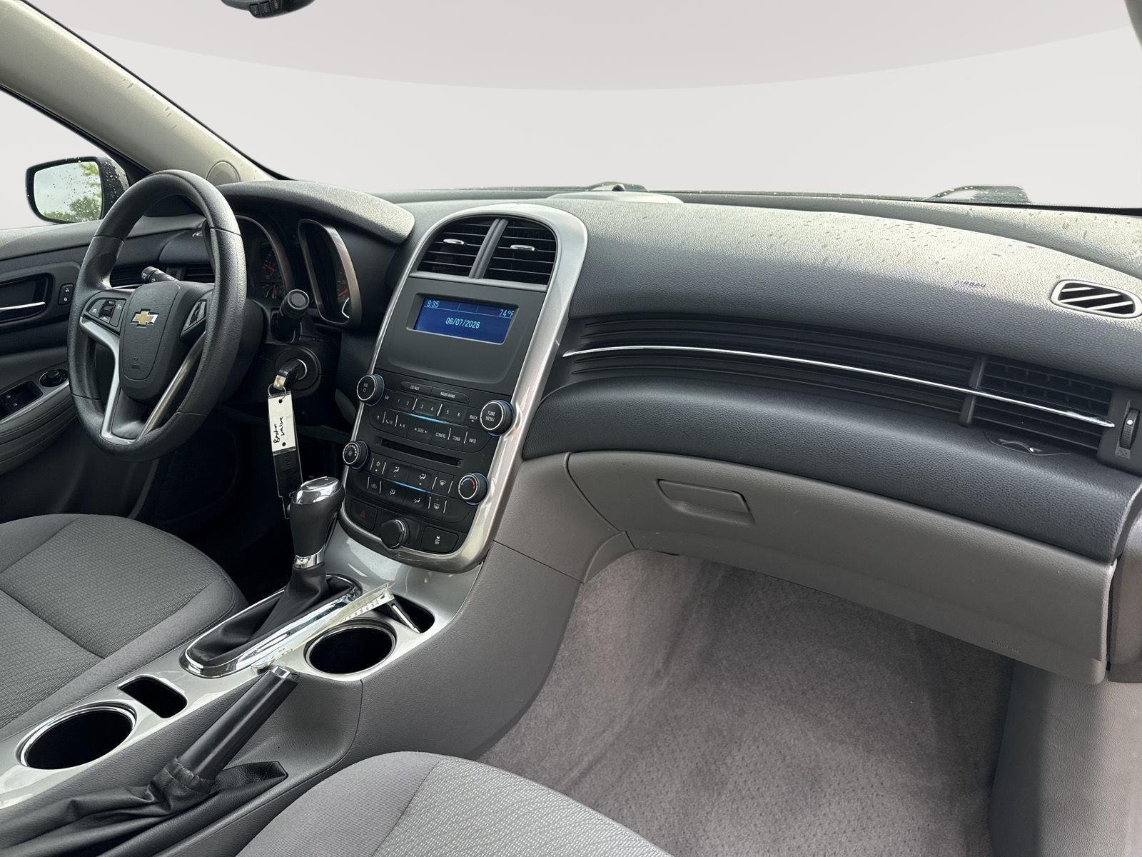 Used 2014 Champagne Silver Metallic Chevrolet LS image 27