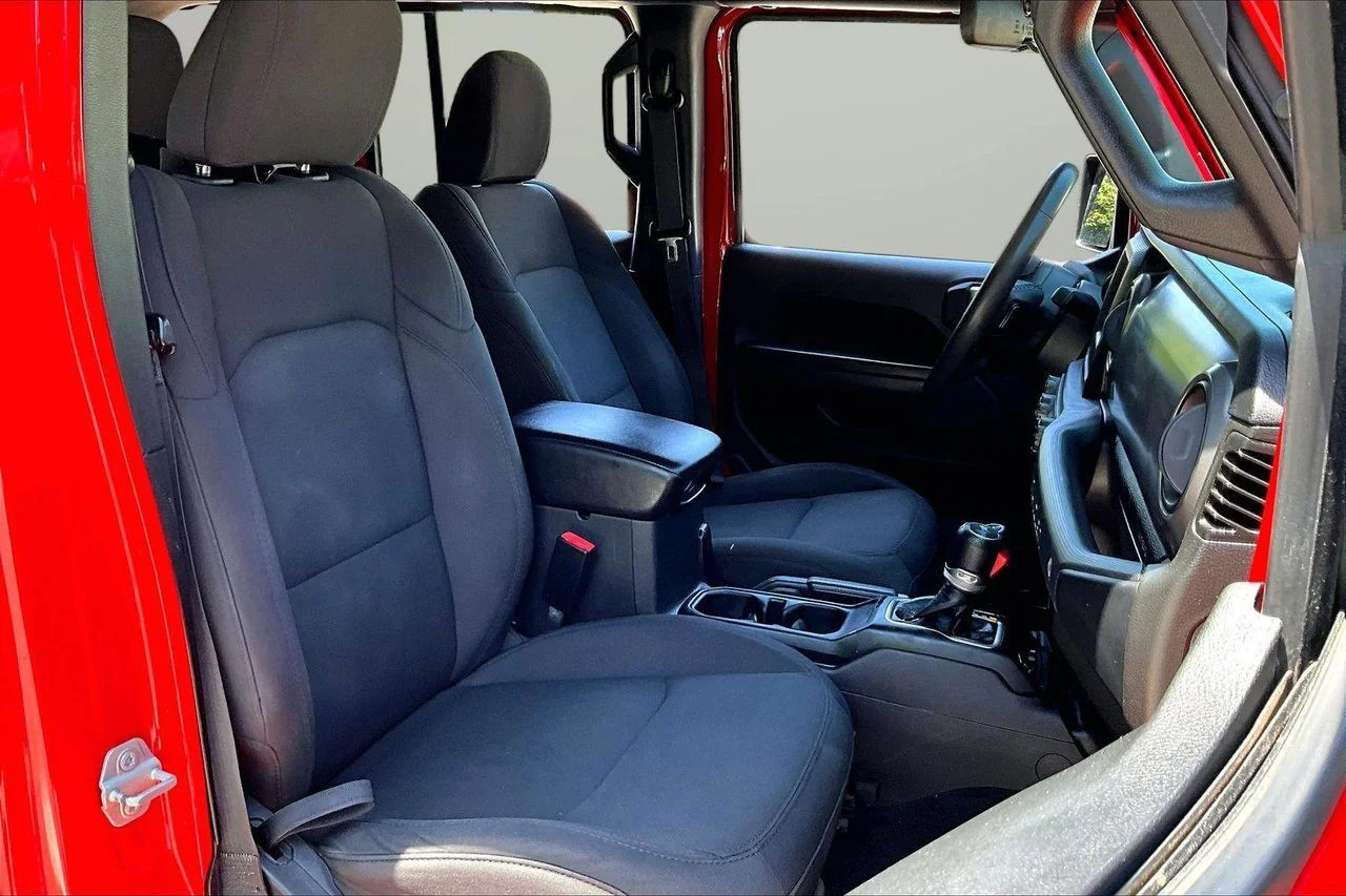 Used 2023 Red Jeep Sport S image 22