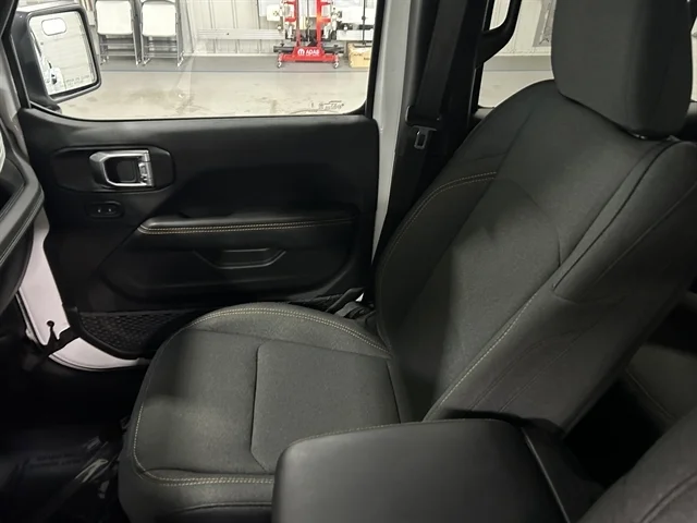 Used 2025 WHITE JEEP Backcountry image 16