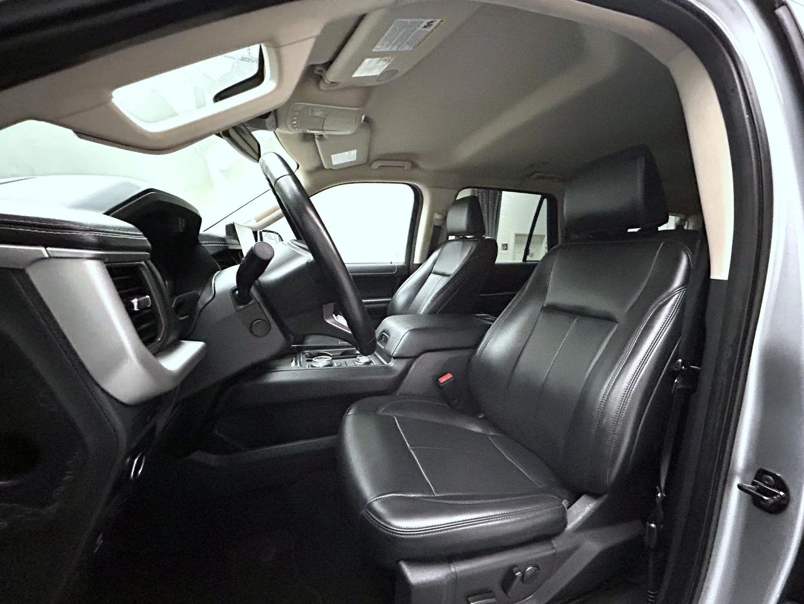 Used 2024 Silver Ford XLT image 10