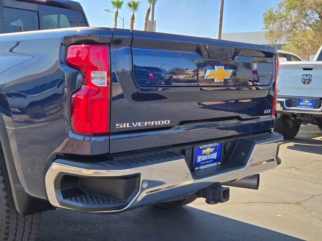 Used 2022 Northsky Blue Metallic Chevrolet LTZ image 5